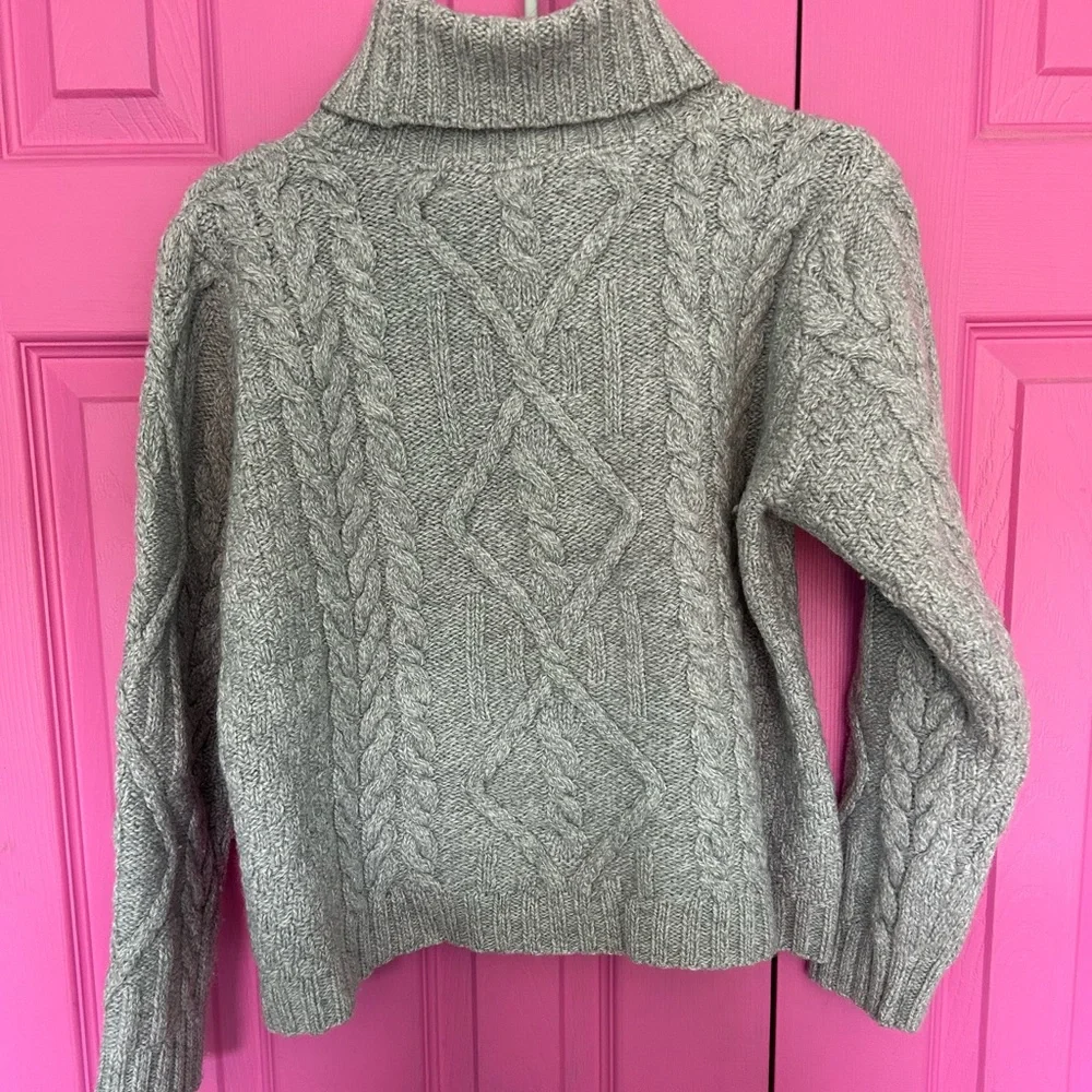 Elegant Gray Cable Knit Turtleneck Sweater - Picture 3 of 3